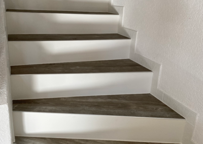 Revêtement escalier Vinyle foncé - Sols Passion